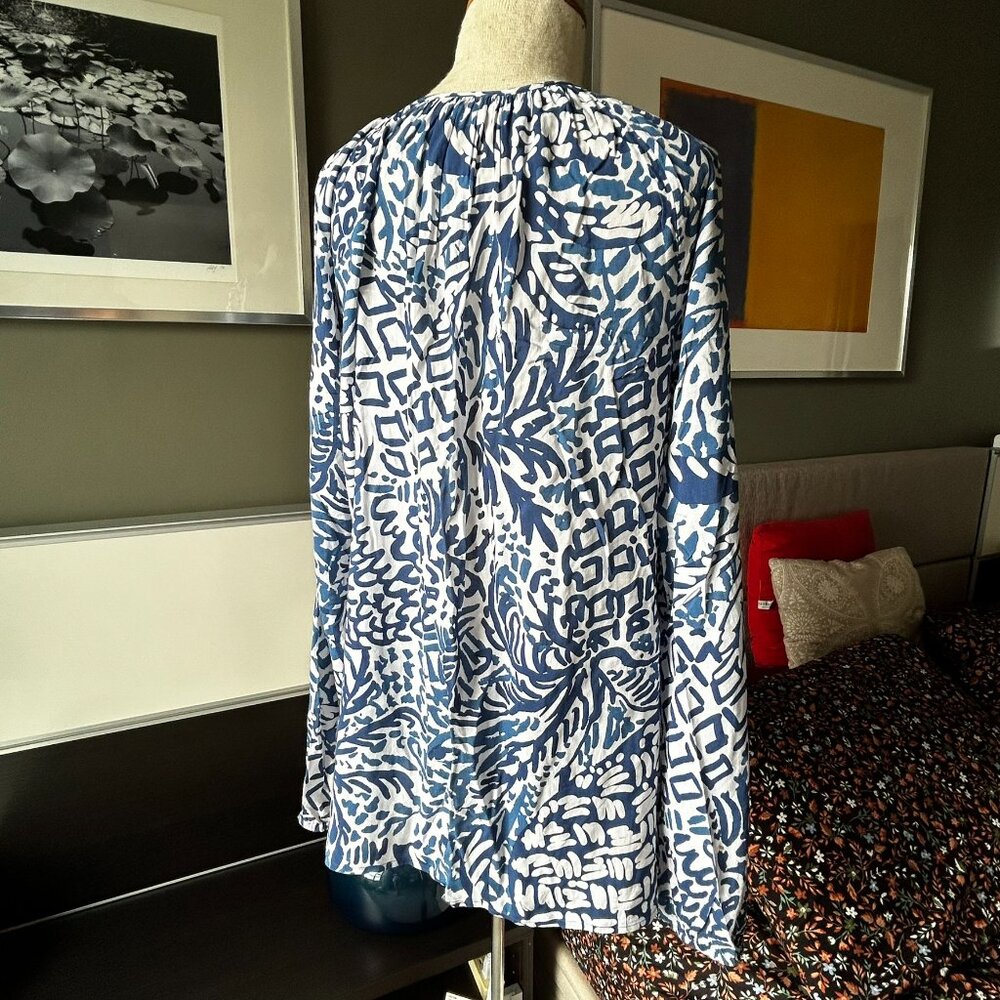 - Lilly Pulitzer Willa Top Flowy Blue & White Keyhole Neck Strings LARGE - P2321 - Picture 9 of 9